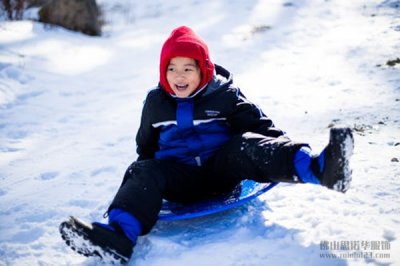 滑雪服可以當沖鋒衣穿嗎？